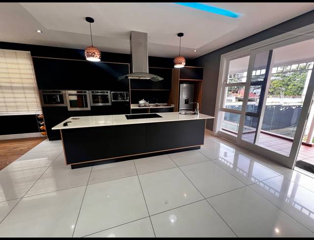 4 BEDROOM FREESTANDING FOR SALE IN WINDERMERE